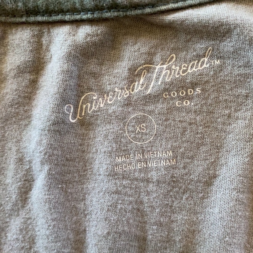 ❌SOLD (tan) UNIVERSAL THREAD xs bundle of 2 tees - Picture 3 of 5